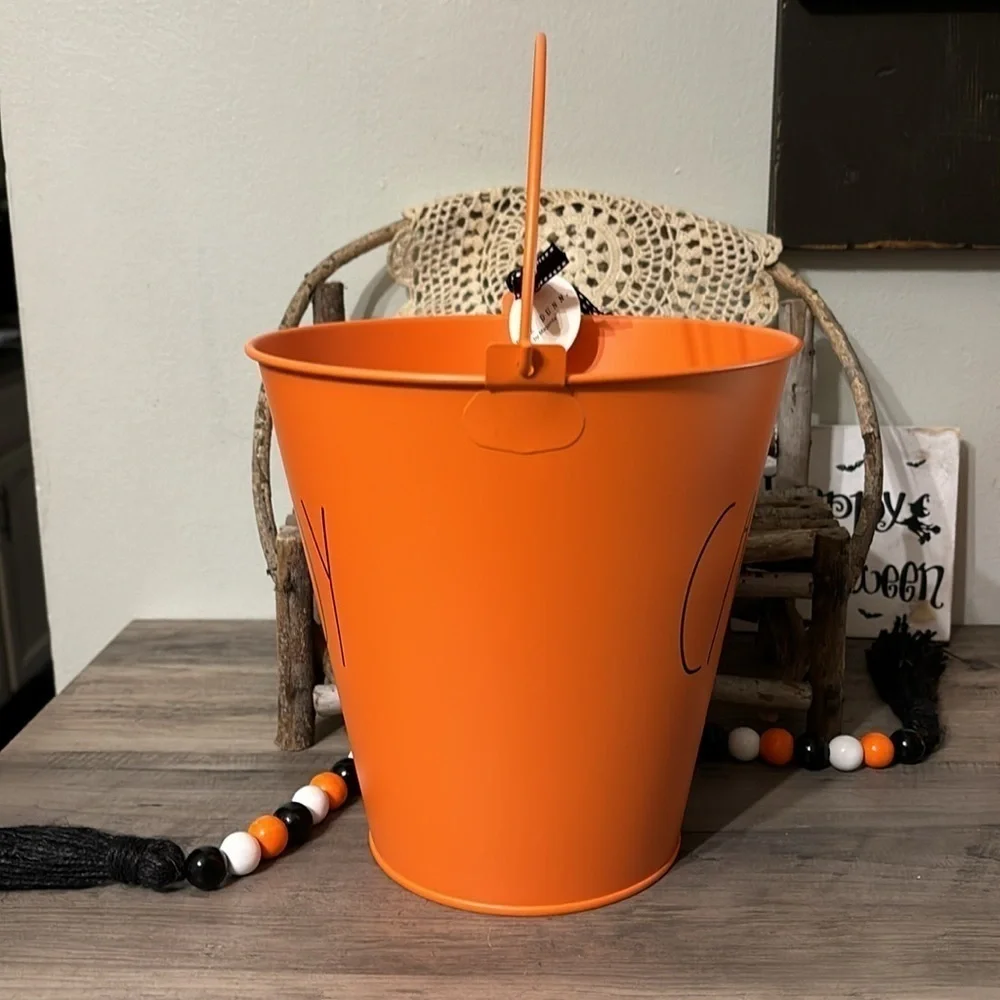 NEW Rae Dunn CANDY HALLOWEEN ORANGE METAL PAIL WITH HANDLE